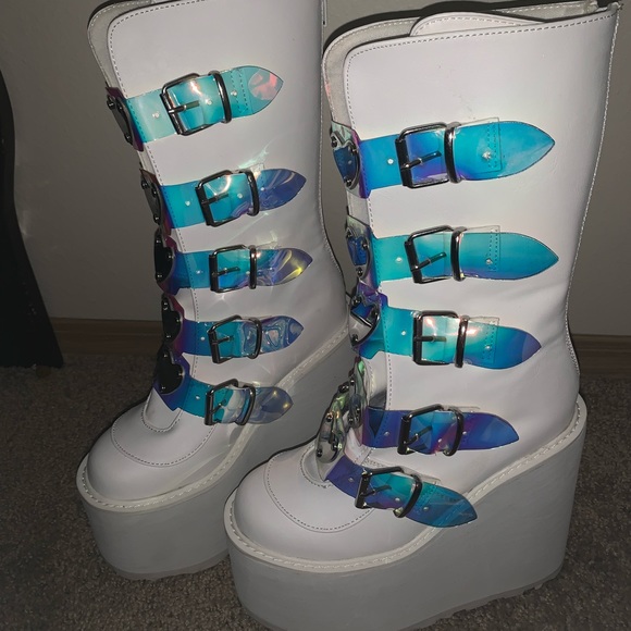 Platforms - Picture 1 of 2